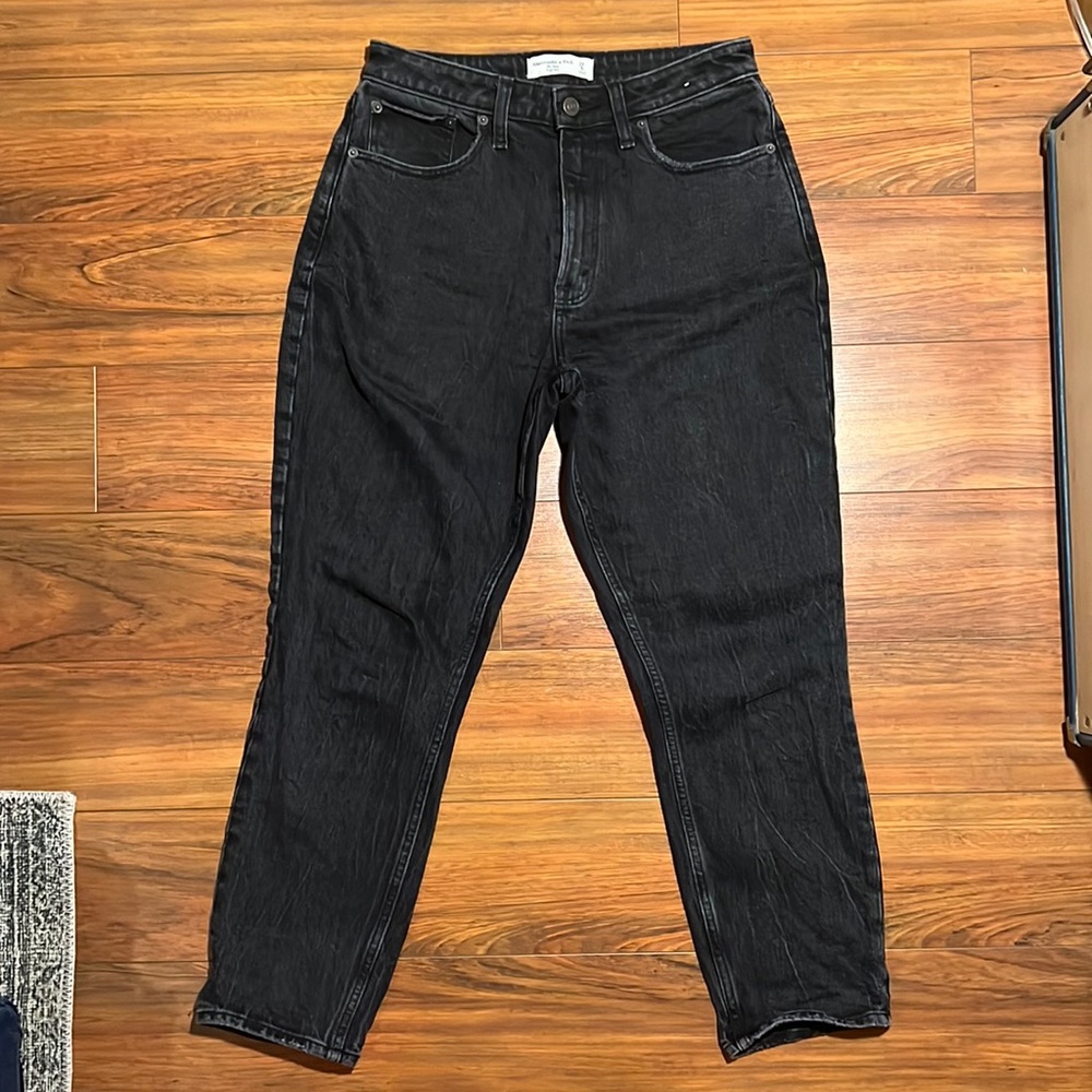 EUC Abercrombie & Fitch The Mom High Rise Curve Love Black Jean sz 28/6Reg